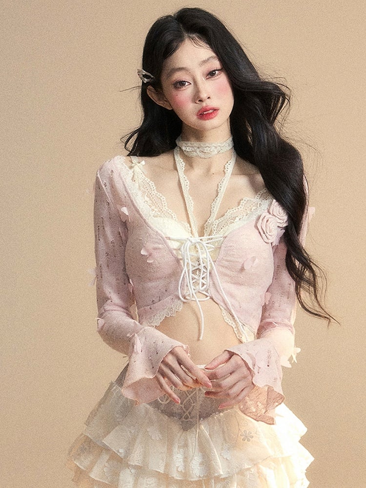 クロップド丈トップ、花柄、ピンクのベルスリーブ、バタフライ、華やか、トップに装飾レース付き