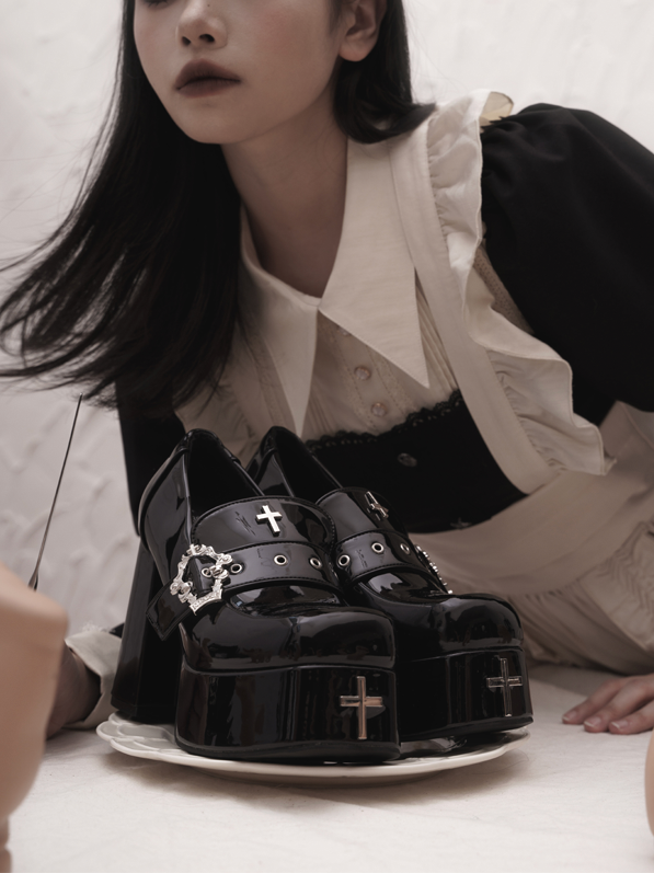 Heel High in Coffin Buckle Gothic with Black Shoes Polished Platform Block 11/13cm