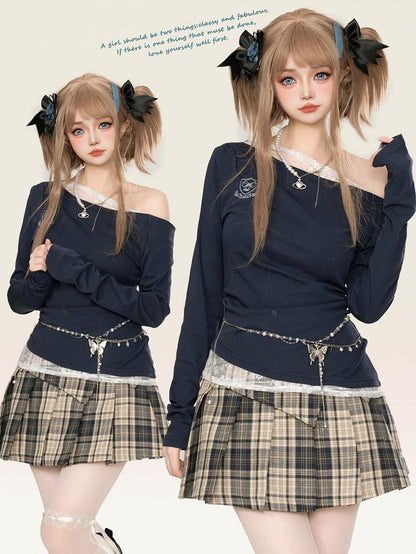 Marineblaues Top mit asymmetrischem Ausschnitt und Spitzenakzenten