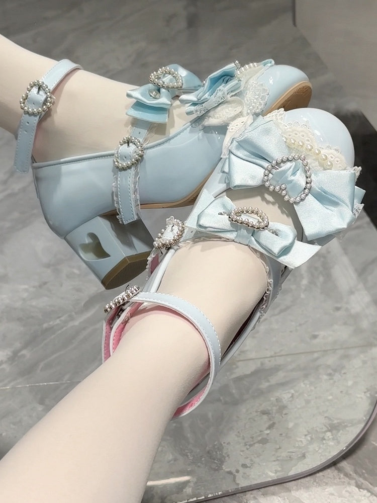 Mary Top bei Janes Blue Heels Cut-out Schleife Herz