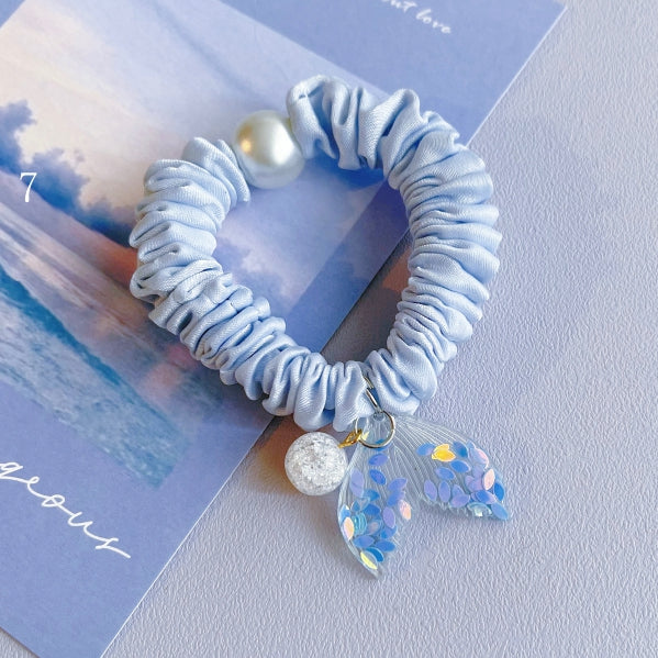 Perlenbesetzter 7 Meerjungfrau Charm Optionen Blaues Haargummi verziert