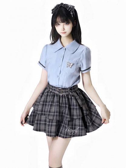 グレーブルーのプレッピースタイルの半袖チェック柄ネクタイ付きシャツ