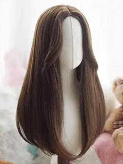 ダークブラウンのロングストレートウィッグ（カーテンバング付き）