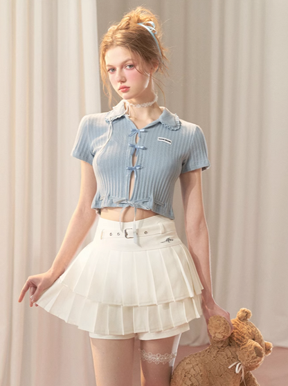 Faltenrock mit hohem Bund und kurzem Logo