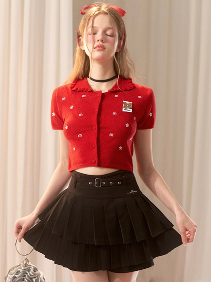 Faltenrock mit hohem Bund und kurzem Logo