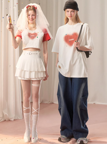 Kurzes über zweifarbigem Top + langem Schmuck