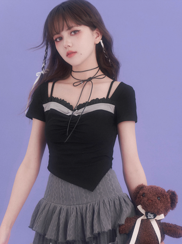 Zweiteiliger Kragen mit asymmetrischem, quadratischem Oberteil