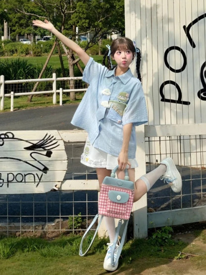 ラムライトブルーシャツネクタイ夢刺繍かわいい雲で飾られています