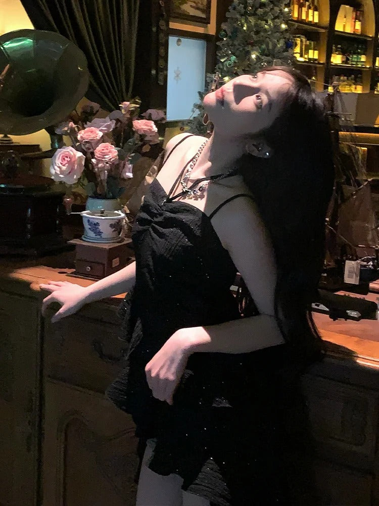 Unterkleid mit gestuften Pailletten, High-Low-Rock, Rüschen, schwarzer herzförmiger Ausschnitt