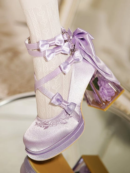 Elegante High Heels mit Kamelienblüten-Absatz in Lila mit Plateau-Blockabsatz