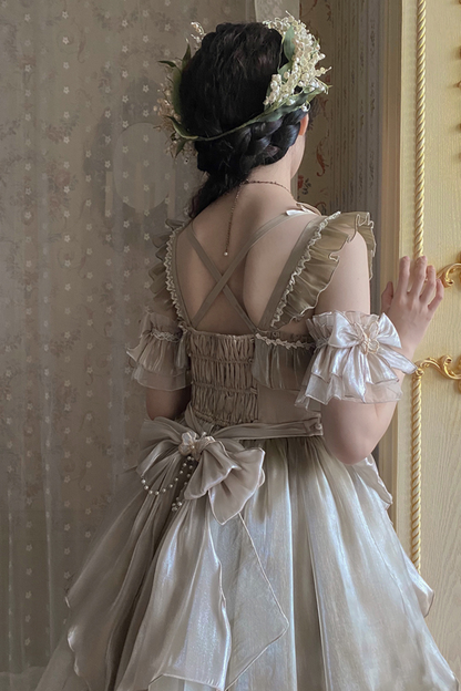 Kleid mit fliegenden großen Lolita-Ärmeln