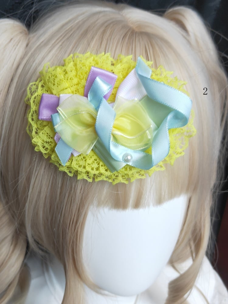 Bunte Haarspange mit Schleifendetail