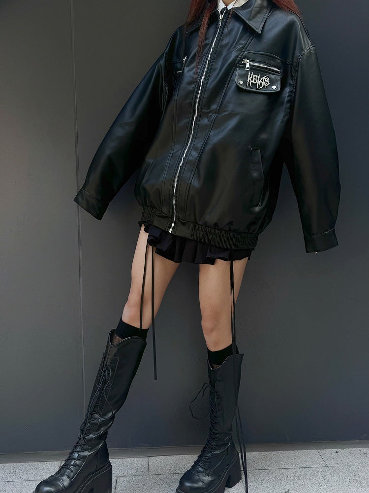 パンクなブラックメタル文字があしらわれたモトジャケット