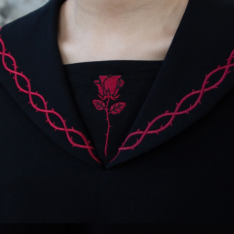 Roter Gothic-Kragen und Matrosen-Sweatshirt: Dunkelrosa, verzierte schwarze Romantik-Dornenstickerei