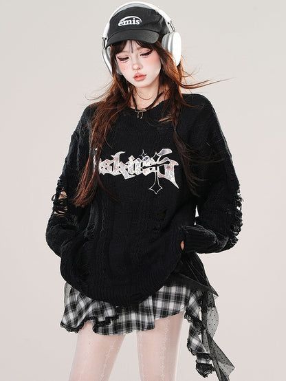 ブラウン/ブラック文字のダメージ加工ホールズルーズセーター