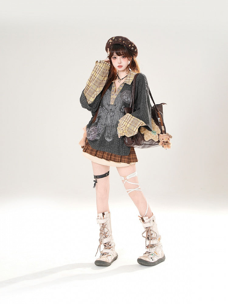 Dunkelgraues V-Ausschnitt-Top mit Bären-Print und kariertem Patchwork-Strick