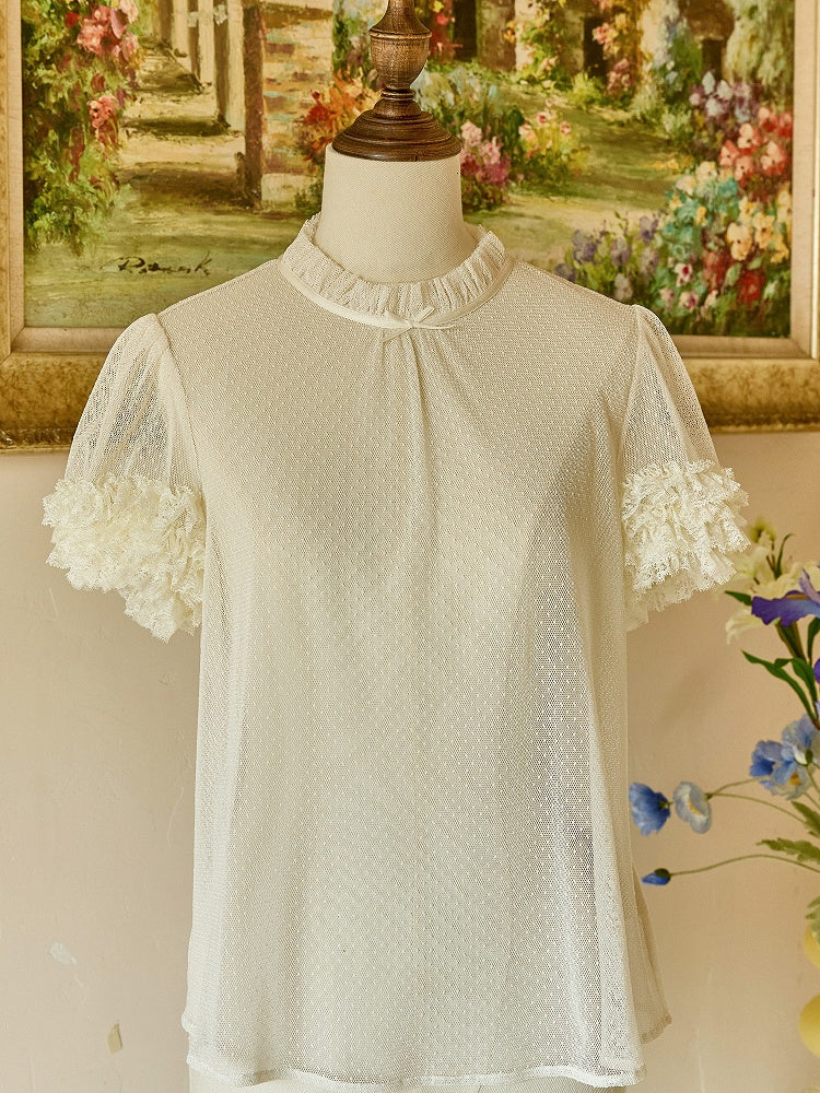 クリーミーなフリルネックライン半袖シアーブラウス