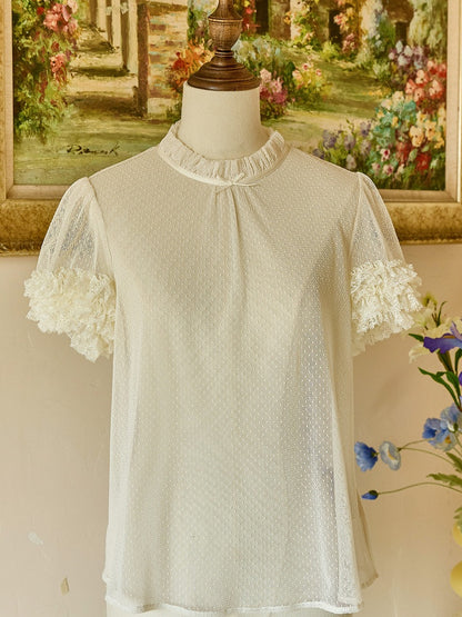 クリーミーなフリルネックライン半袖シアーブラウス