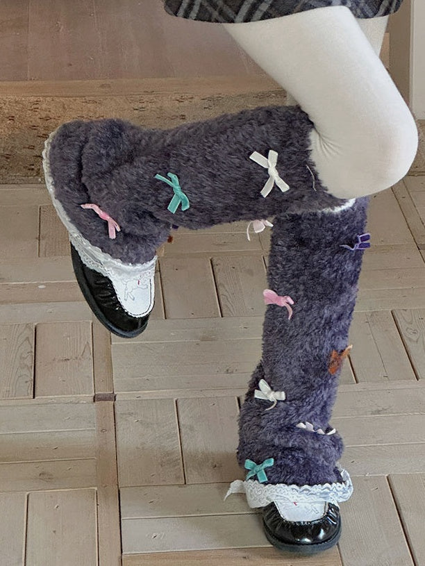 ホワイトのスイートなリボン結びレーストリムレッグウォーマー