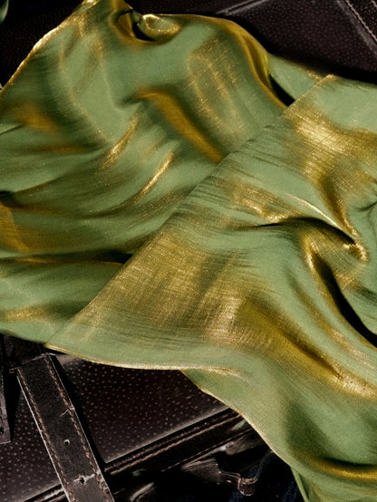 グリーンのアシンメトリーなフリル裾キャミワンピース