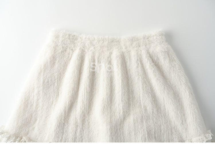 Beigefarbener Midirock mit hoher Taille und Spitzenakzenten und Volantsaum