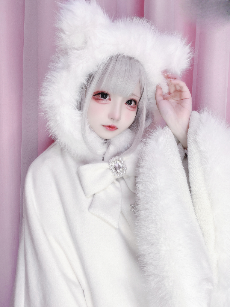 Button Cloak Cat Fur Diamond