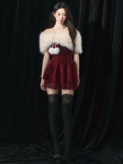 Weinrotes trägerloses Kleid mit Rosenverzierungen und Plüschschal-Set