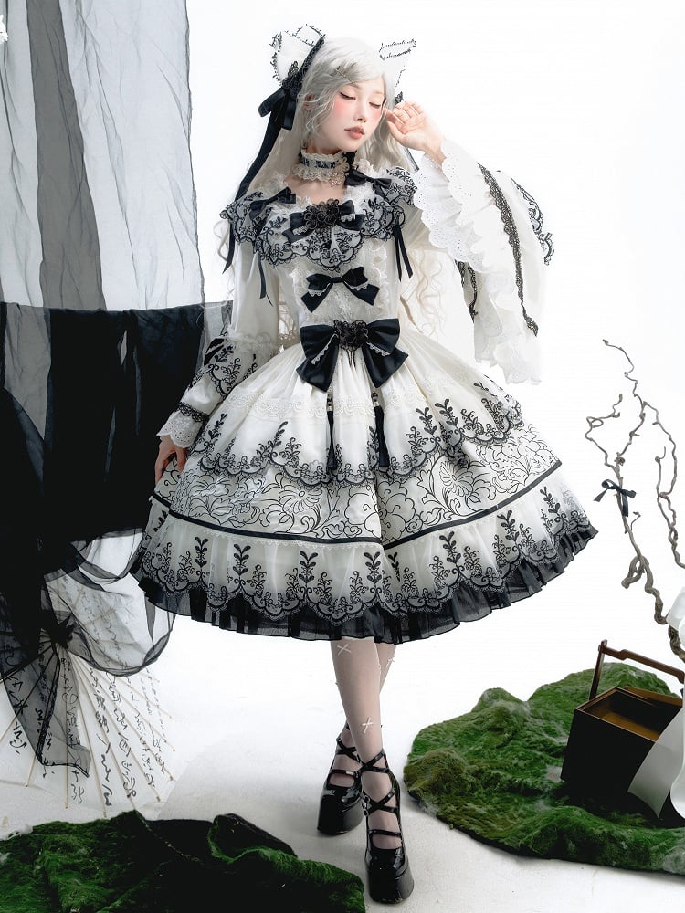 Stoff und Schimmer im Chinoiserie-Stil, weißer Schmetterling, schwarze Tinte