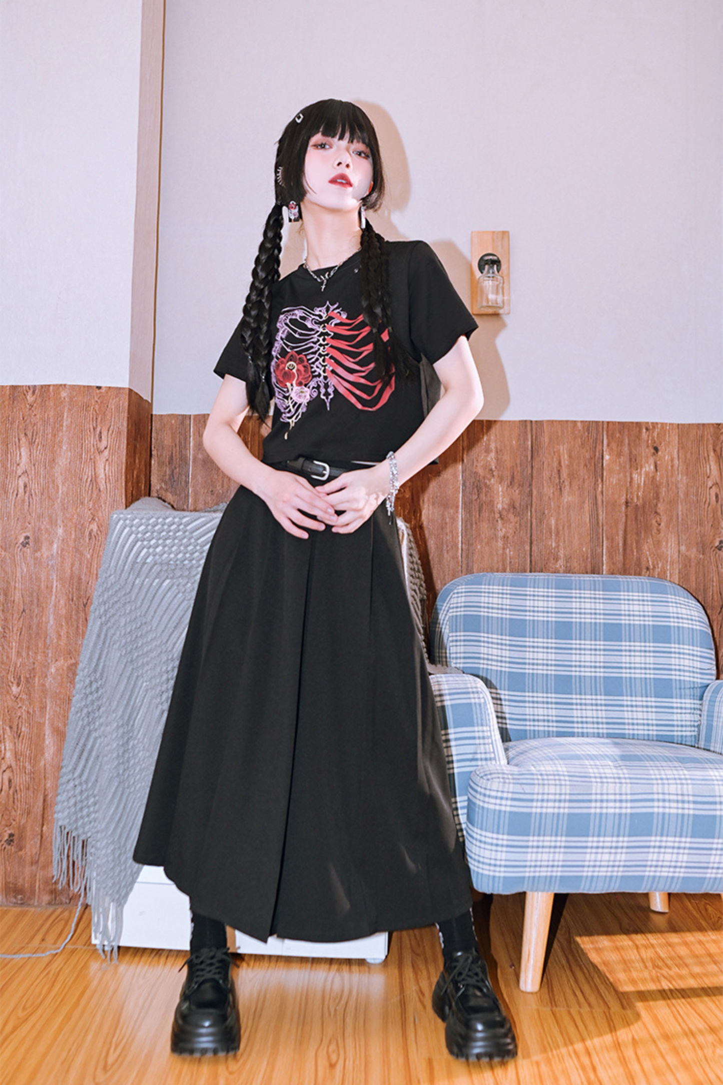 Style Short Flower Top Dark Bone