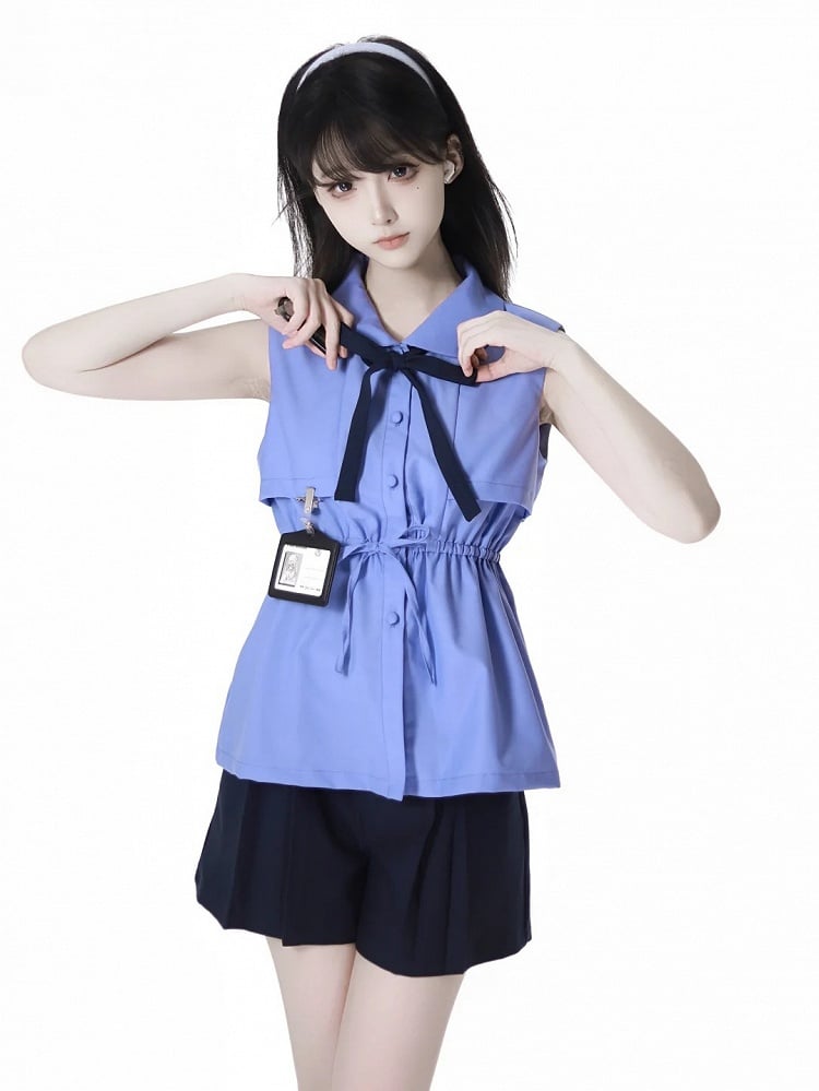 ネイビーブルーのボックスプリーツショーツ（バックルベルト付き）