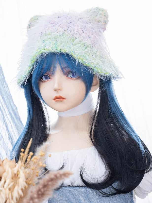 Schwarze, hüftlange, gewellte Perücke mit blauem Pony, 65 cm