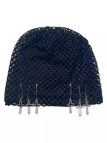 Charm Schwarze Beanie Details Pin Y2K Design Kreuz Fischnetz