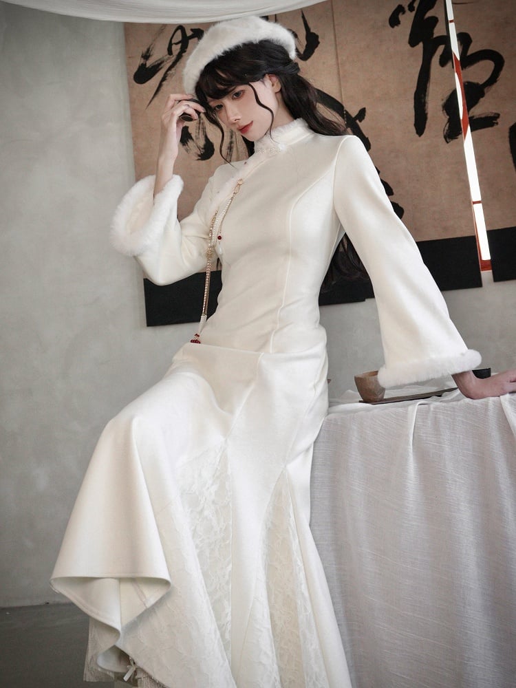 オフホワイトのプラッシュトリムチャイナドレスカラーとカフスマーメイドスカートチーパオ