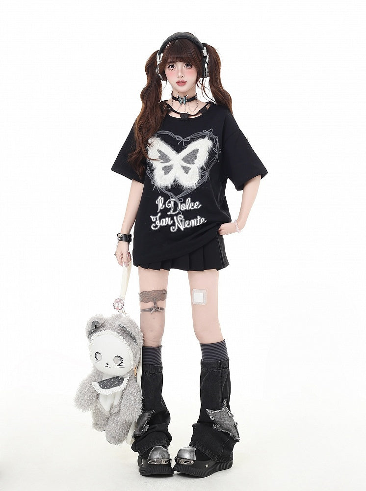 豪華な蝶のアップリケ、蝶のネックライン、ブラックデザイン、ビタースイートTシャツ