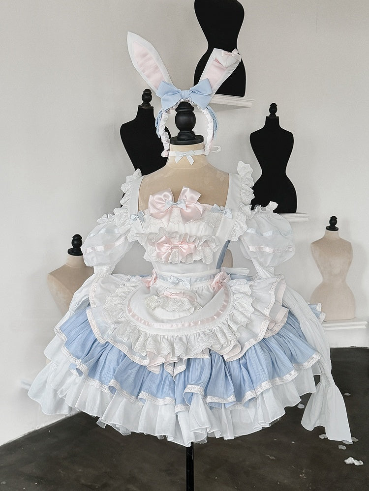 ブルーとピンクのスイートメイドエプロン＋バスクウエストティアードフリルヘムストラップレスパフィードレス