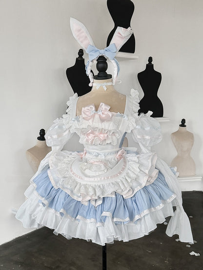 ブルーとピンクのスイートメイドエプロン＋バスクウエストティアードフリルヘムストラップレスパフィードレス