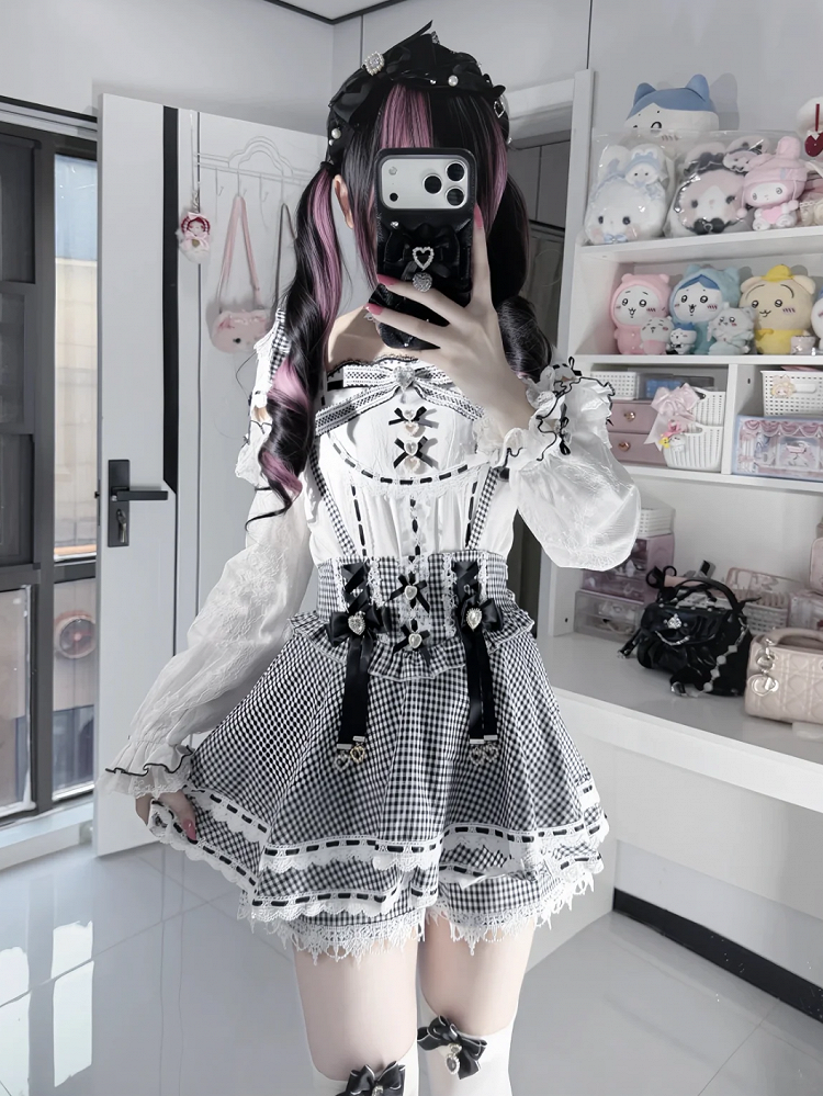 Jirai Kei Black & White Square-Neck Cutout Shoulder Cotton Long Sleeve Blouse with Lace & Rhinestone Bow - Broken Bear