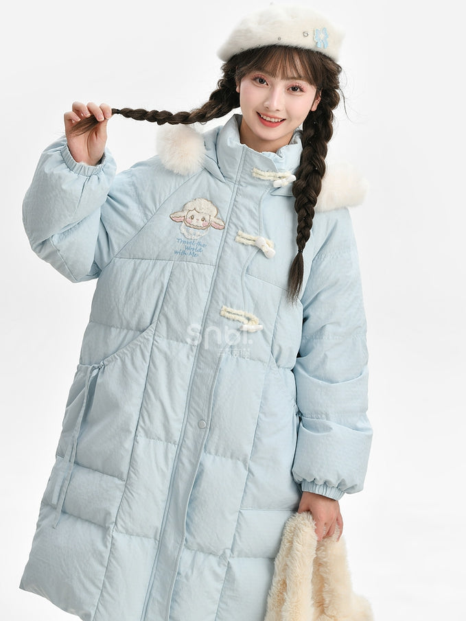 ブルーのキュートなラムアップリケの蝶結びディテールフード付きダウンコートロングバージョン