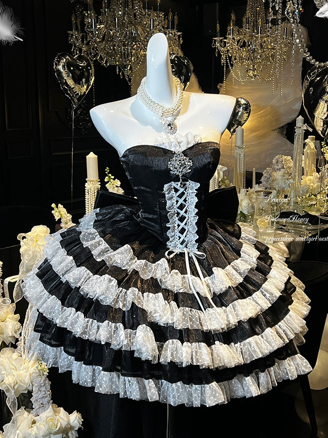 Schimmerndes schwarzes trägerloses Partykleid mit Korsett-Taille und mehrlagigem Rock