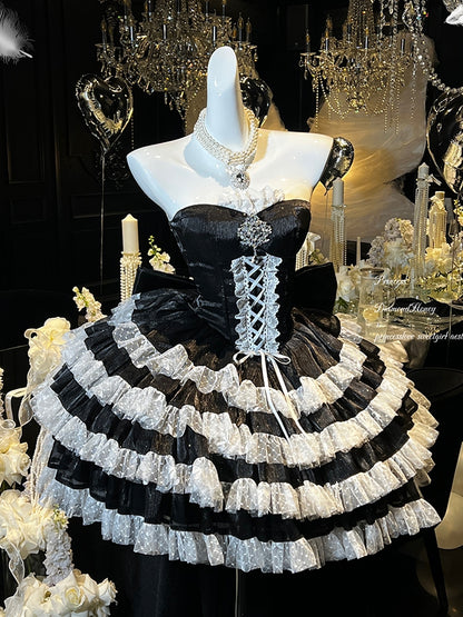 Schimmerndes schwarzes trägerloses Partykleid mit Korsett-Taille und mehrlagigem Rock