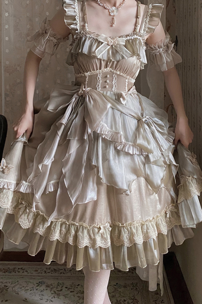Kleid mit fliegenden großen Lolita-Ärmeln