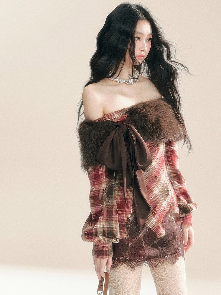 Rot-braunes kariertes Kleid mit Löchern im Used-Look, inklusive Plüschschal