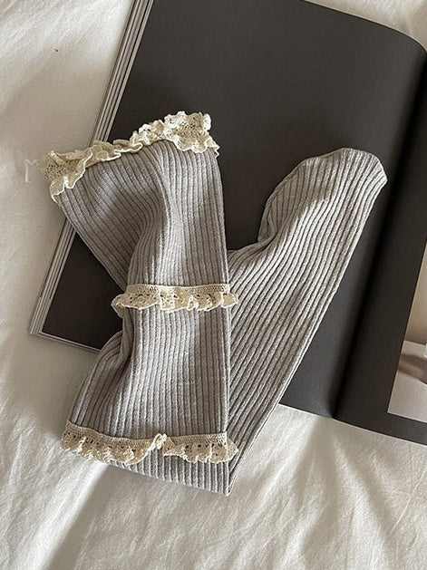 ダークグレーのスイートフリルカフスカーフソックス