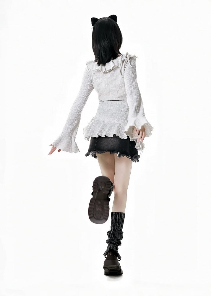 Beige/Dunkelgraues Strickoberteil mit Neckholder, Glockenärmeln, asymmetrischem Rüschensaum