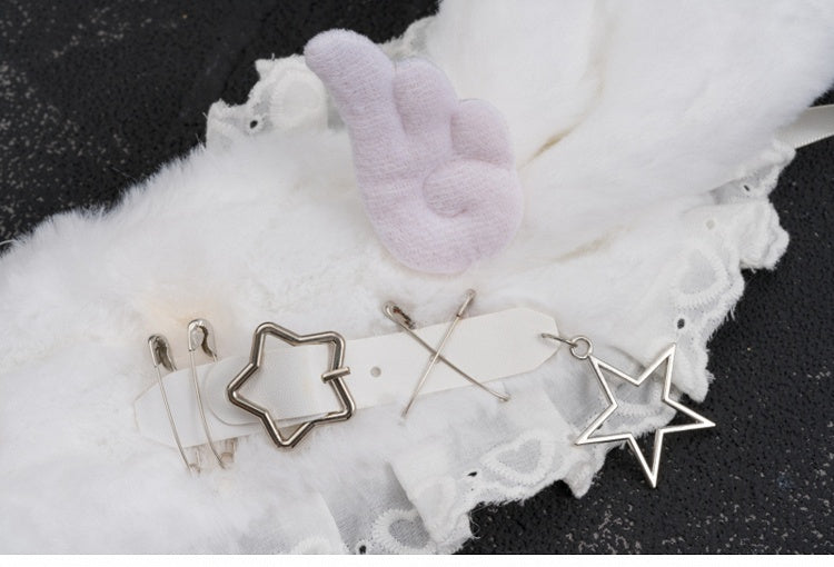 Weiße Nadeln und herzförmiger Ring, Engelsflügel, Hasenohren, gerüschtes Haarband