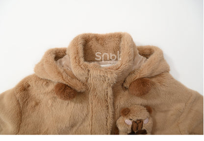 Niedlicher Capybara-verzierter brauner Plüsch-Kapuzenpullover