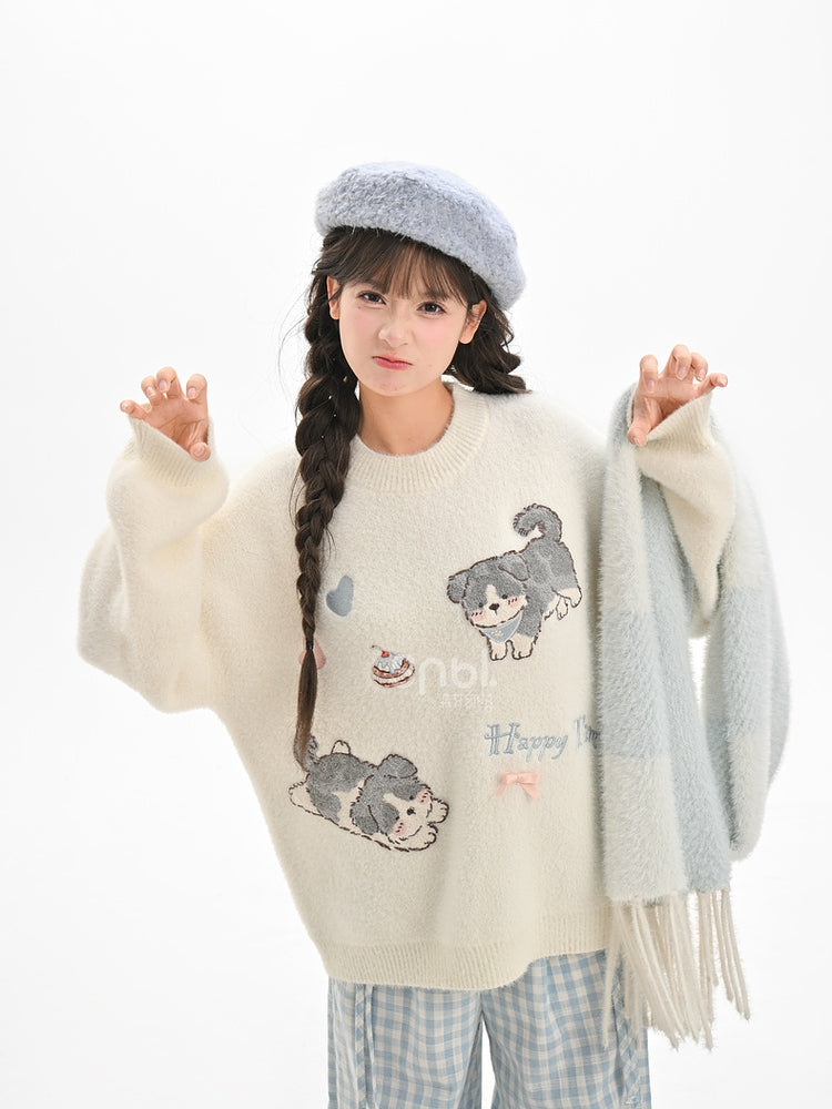 白いかわいい子犬柄のラウンドネックルーズセーター