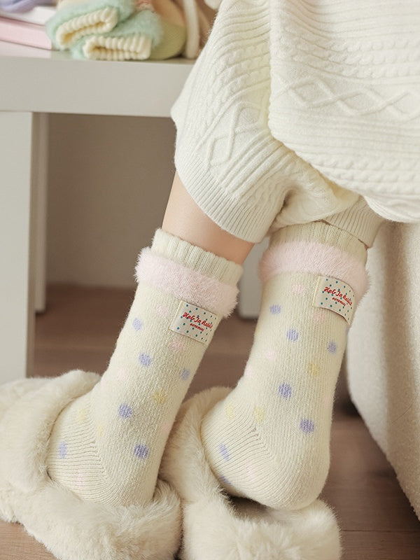 クリーミーな黄色の可愛い水玉模様のふくらはぎソックス