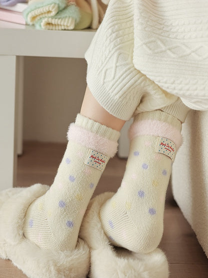 クリーミーな黄色の可愛い水玉模様のふくらはぎソックス