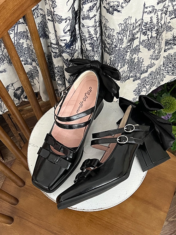 Elegante quadratische Absätze mit doppelter Schleife und PU-Zehenpartie, hohe schwarze Akzente, Lolita-Schnallen